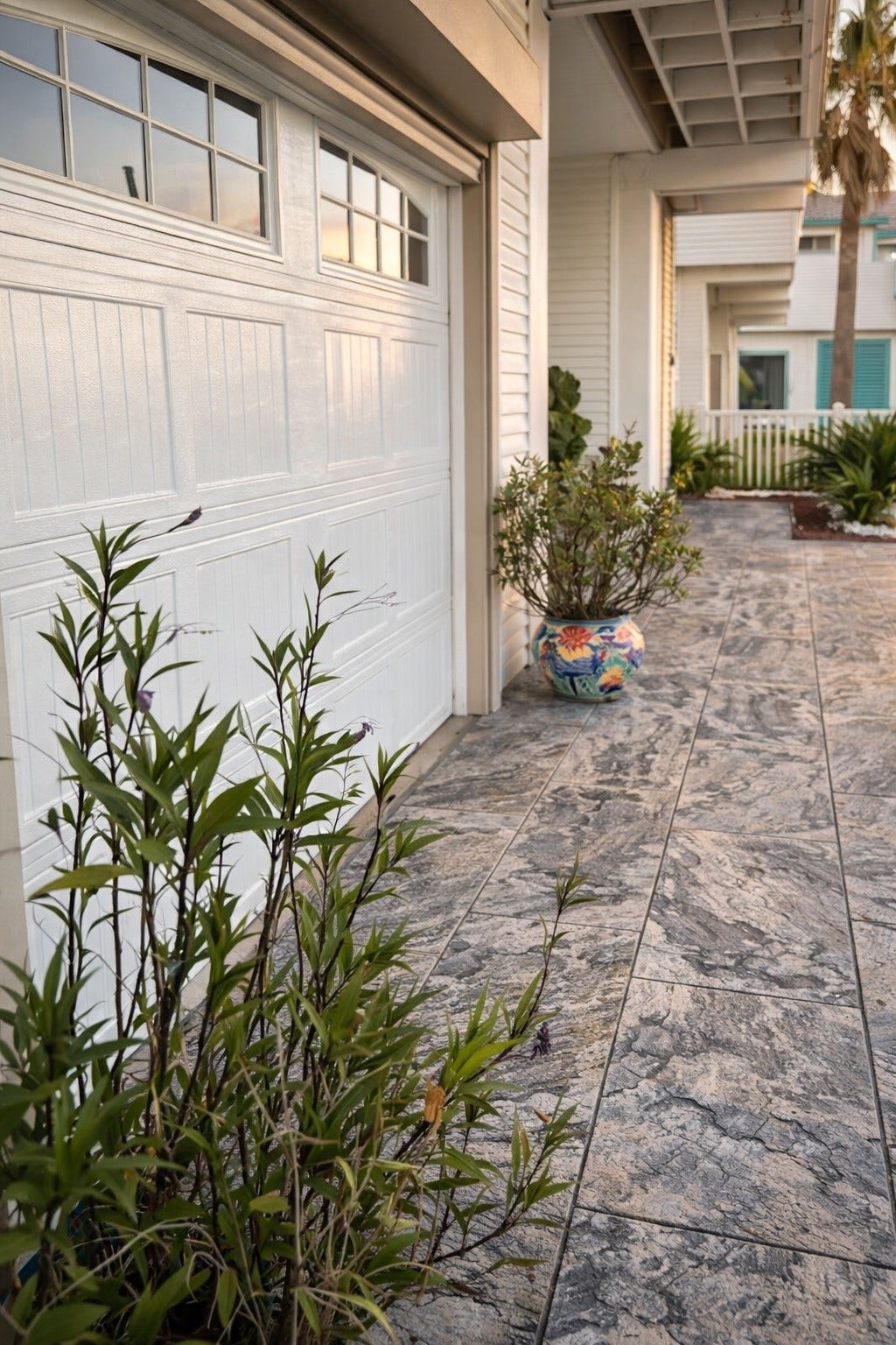 431 Hana Drive, Tiki Island, TX 77554 Side entry walkway