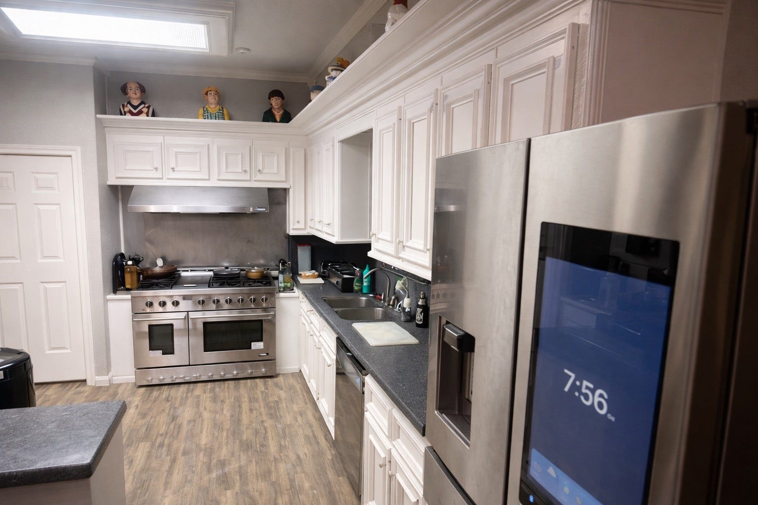 431 Hana Drive, Tiki Island, TX 77554 Kitchen with stainless steel appliances