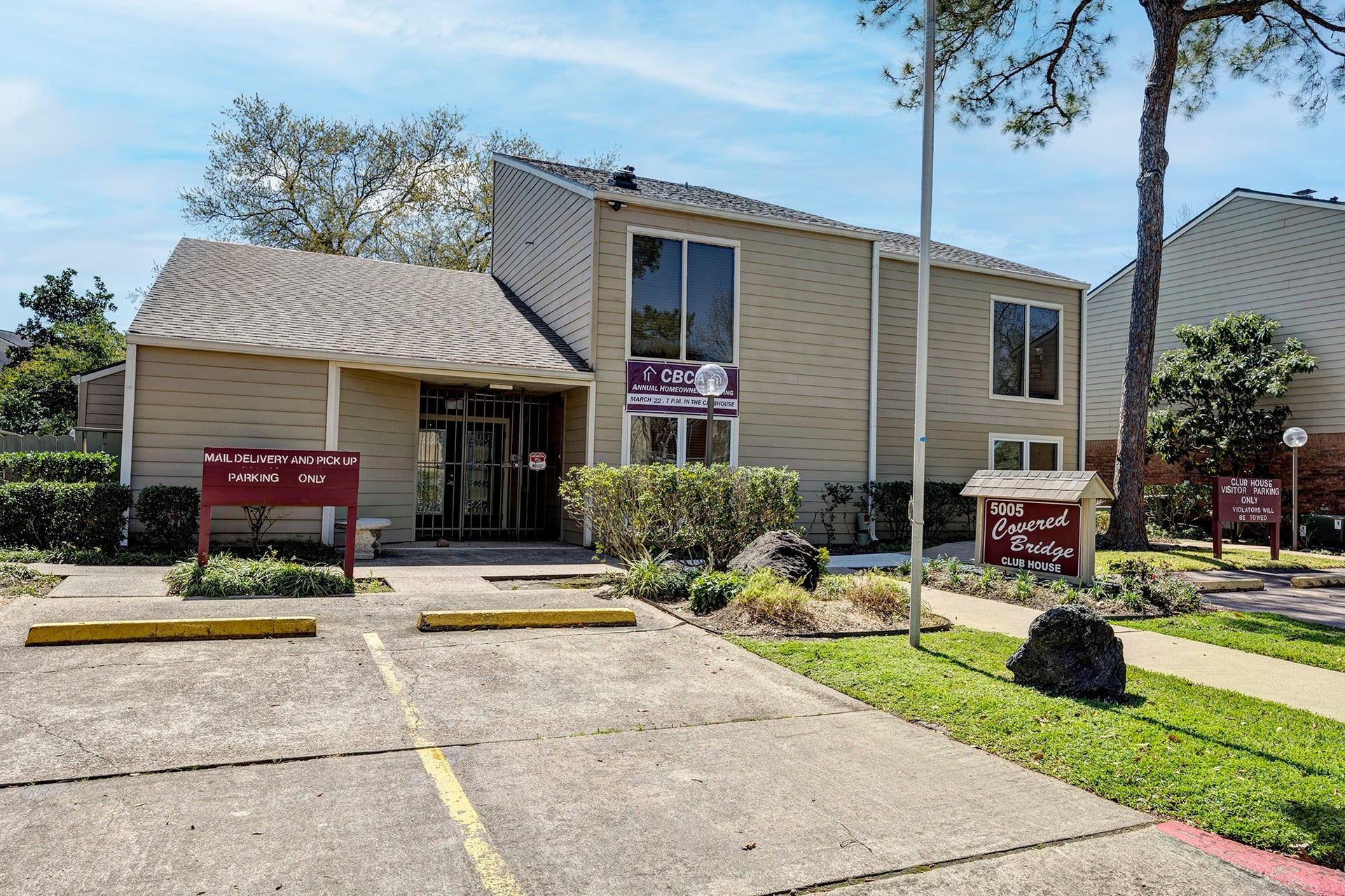 5005 Georgi Lane, #165, Houston, TX 77092 Clubhouse with party room you can reserve for events and playroom above.