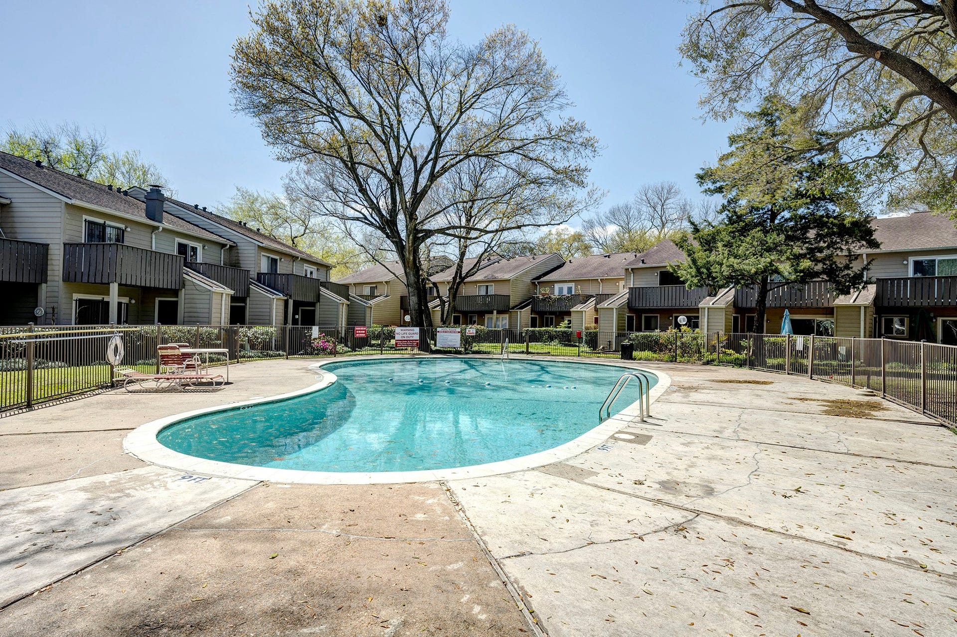 5005 Georgi Lane, #165, Houston, TX 77092 Sparkling pool is only a few yards away from the unit.