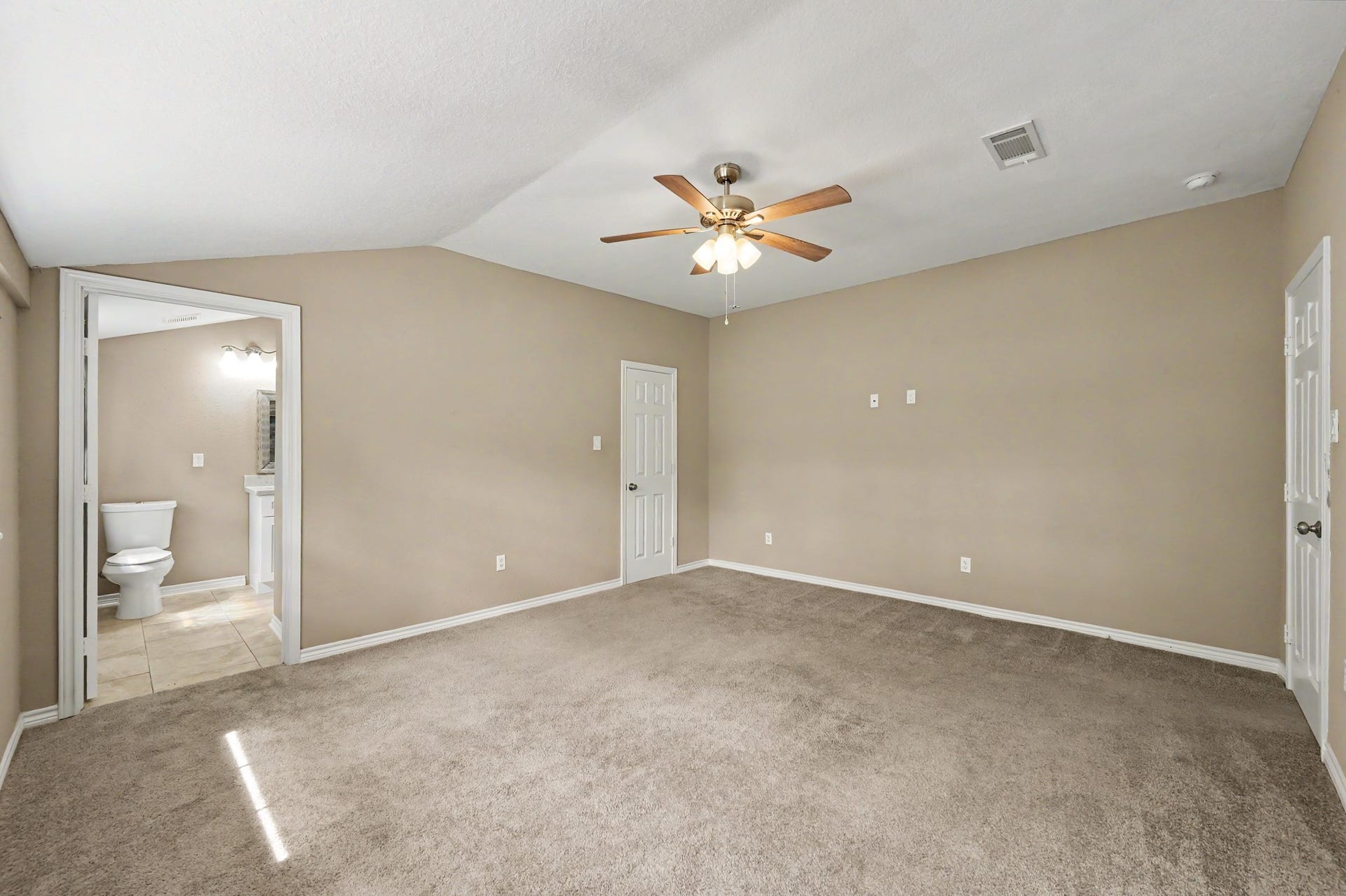 15211 Jamaica Drive, Willis, TX 77318