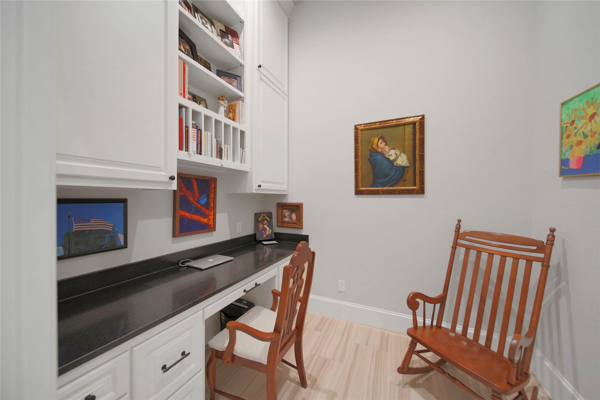 24718 Shadow Pond Drive, Spring, TX 77389 Charming study nook with built-in cabinetry, sleek black countertops, and cozy seating, perfect for focused work or reading.