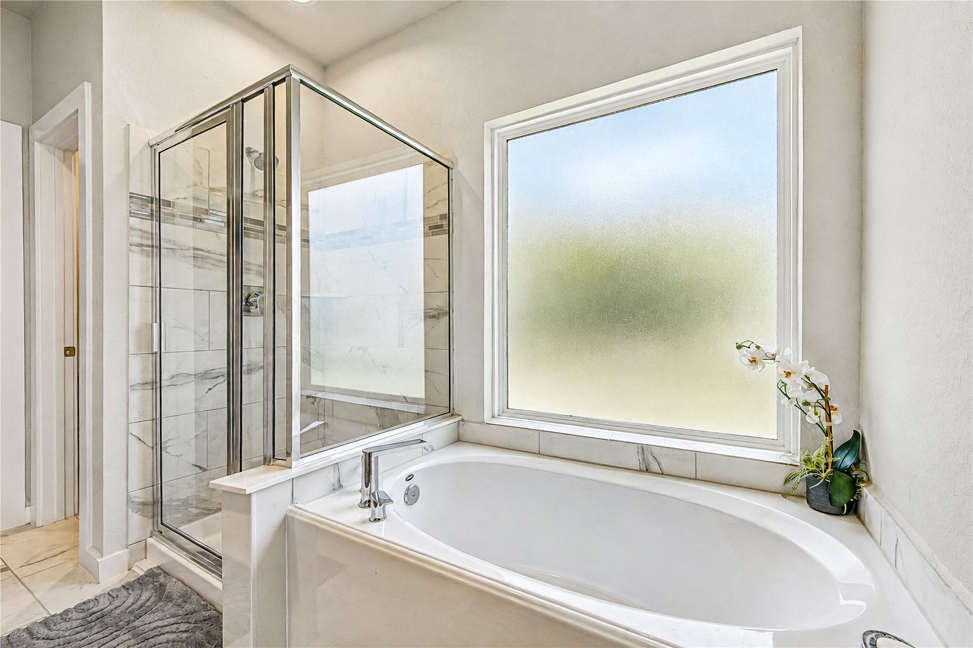2223 Emerald Diamond Court, Fresno, TX 77545 Primary Bathroom 1st floor