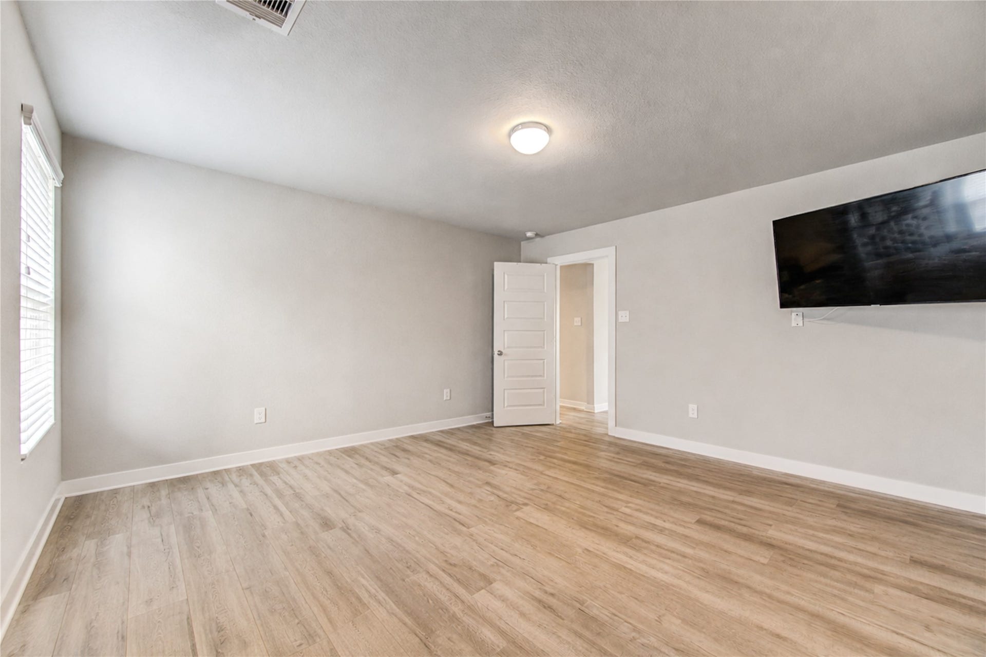 2223 Emerald Diamond Court, Fresno, TX 77545 Primary bedroom second floor
