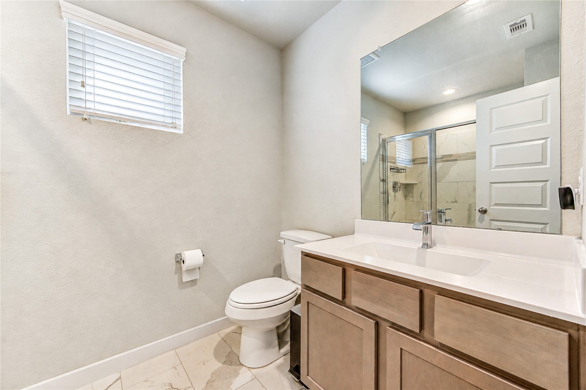2223 Emerald Diamond Court, Fresno, TX 77545 2nd Primary Full bathroom