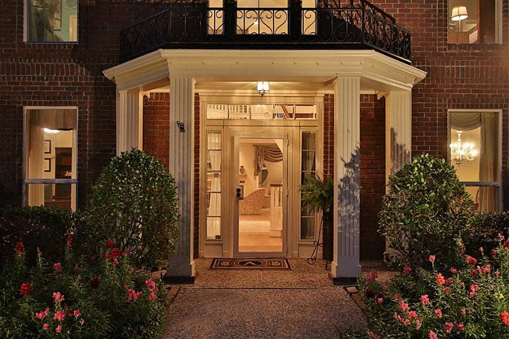 15914 Harwick Drive, Spring, TX 77379 FRONT ENTRANCE WITH CLASSIC FLUTED COLUMNS & IRON TRELLIS. As you enter the home, notice the grand architecture that Don Hand is so well known for.