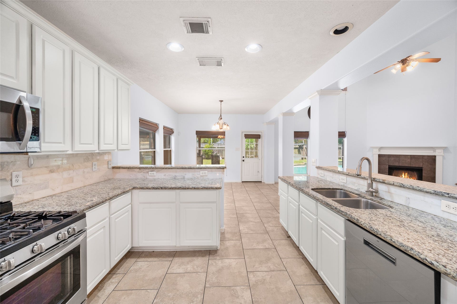 2322 Pine Brook Drive, Deer Park, TX 77536 2322 Pine Brook Drive, Deer Park, TX 77536