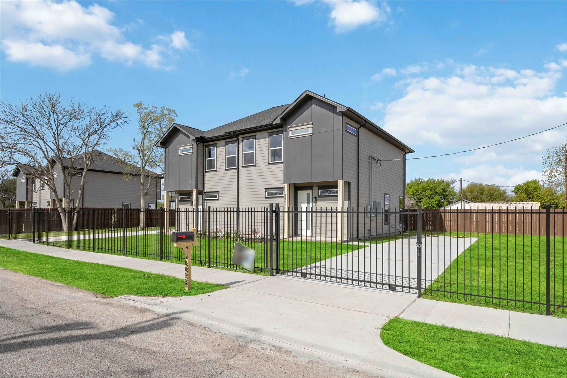 7555 Calhoun Street, #B, Houston, TX 77033 7555 Calhoun Street, #B, Houston, TX 77033
