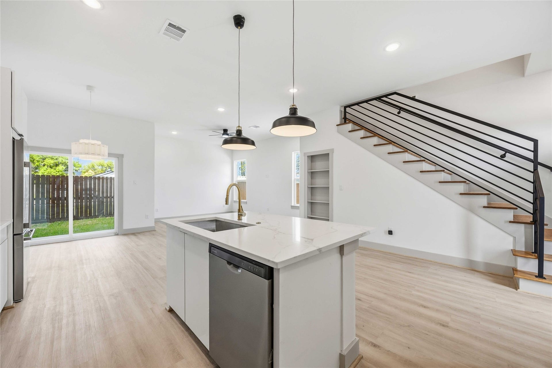 7555 Calhoun Street, #B, Houston, TX 77033 7555 Calhoun Street, #B, Houston, TX 77033