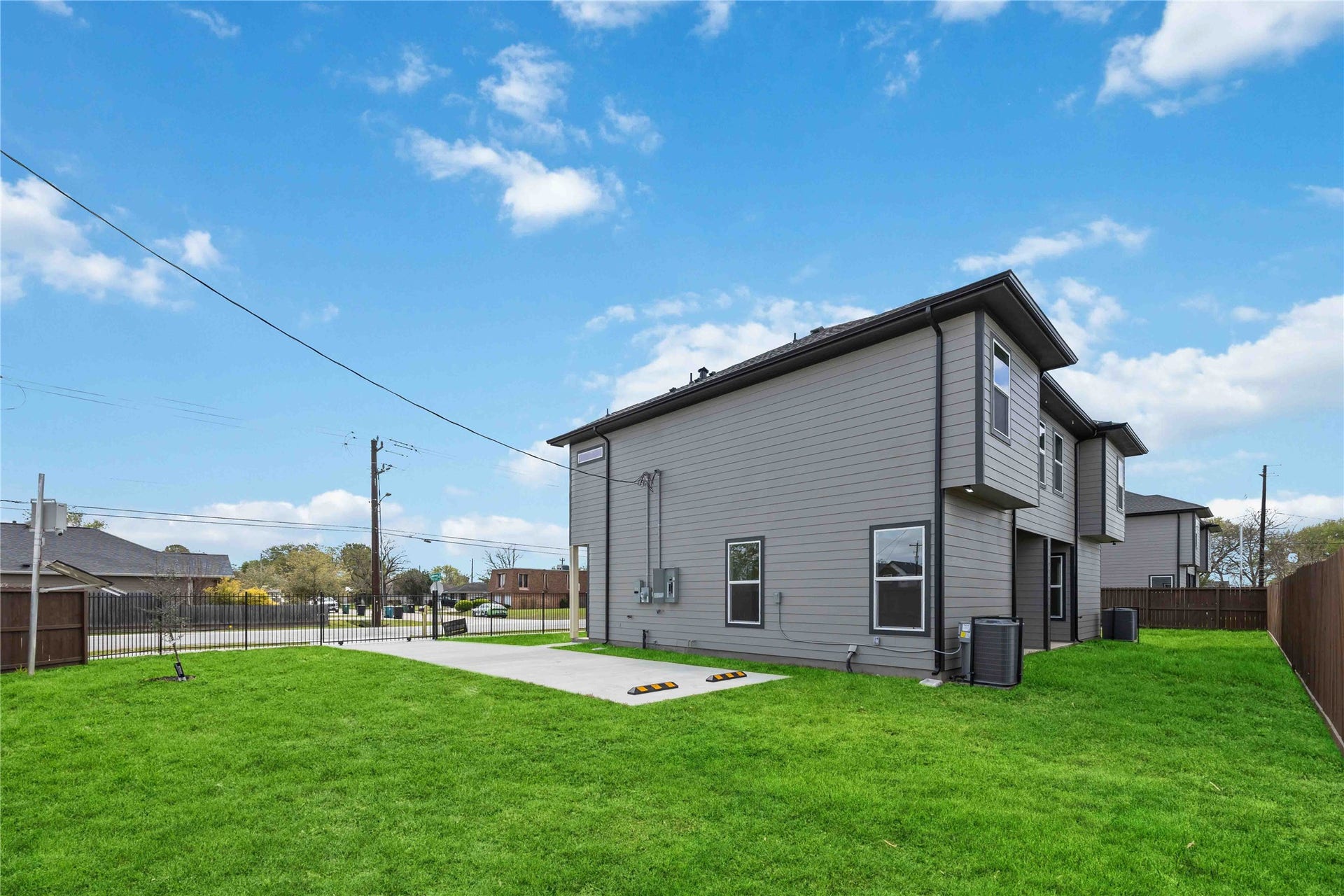 7555 Calhoun Street, #B, Houston, TX 77033 7555 Calhoun Street, #B, Houston, TX 77033