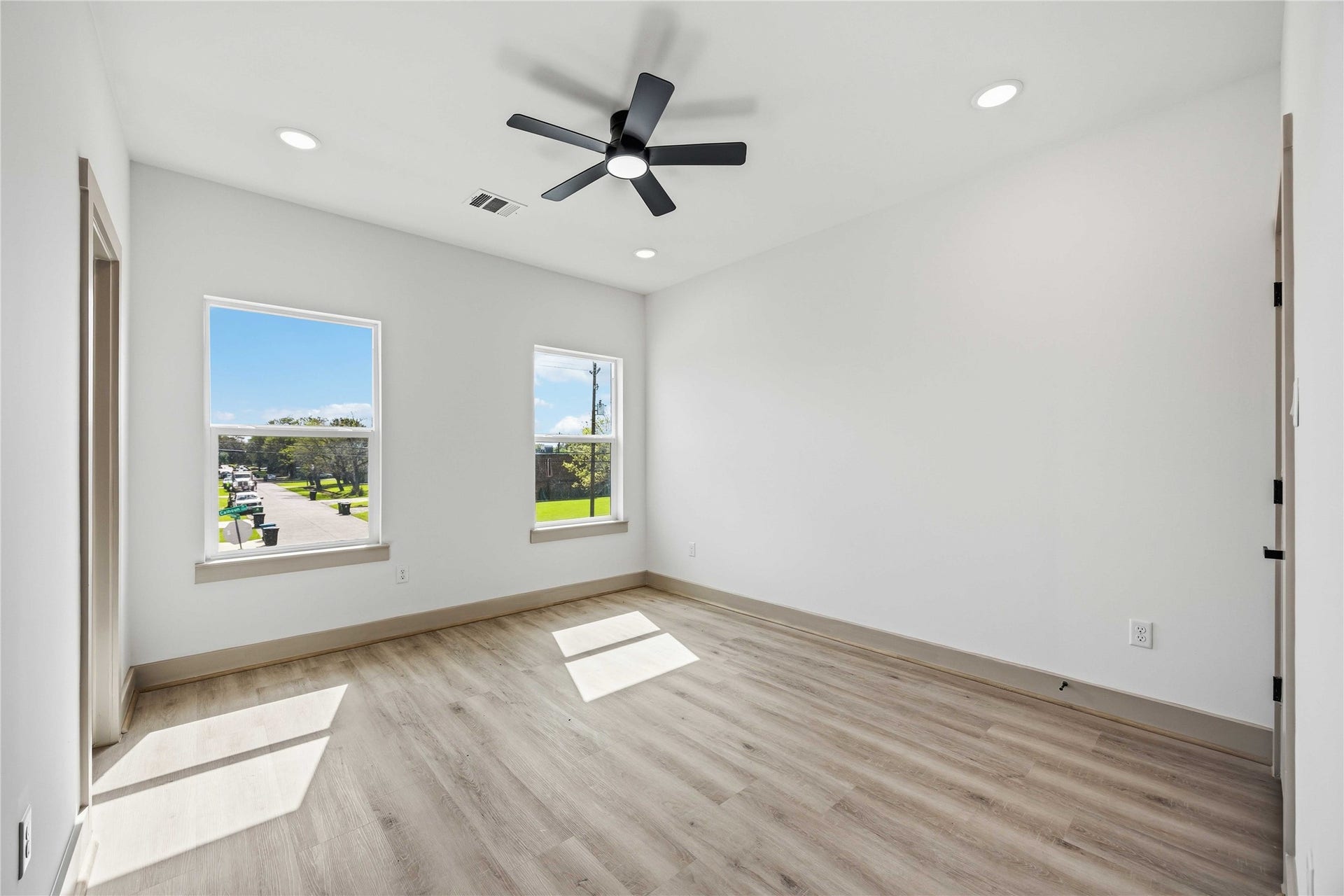 7555 Calhoun Street, #B, Houston, TX 77033 7555 Calhoun Street, #B, Houston, TX 77033