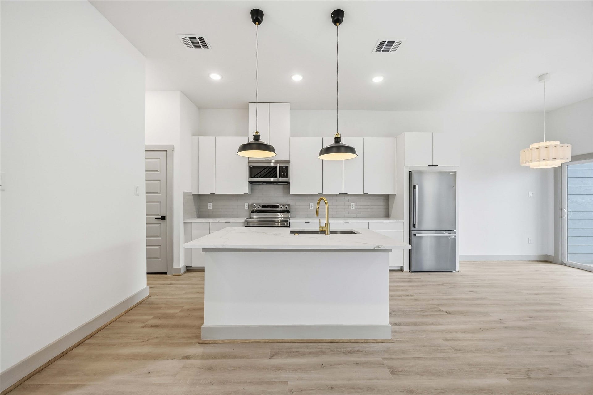 7555 Calhoun Street, #B, Houston, TX 77033 7555 Calhoun Street, #B, Houston, TX 77033