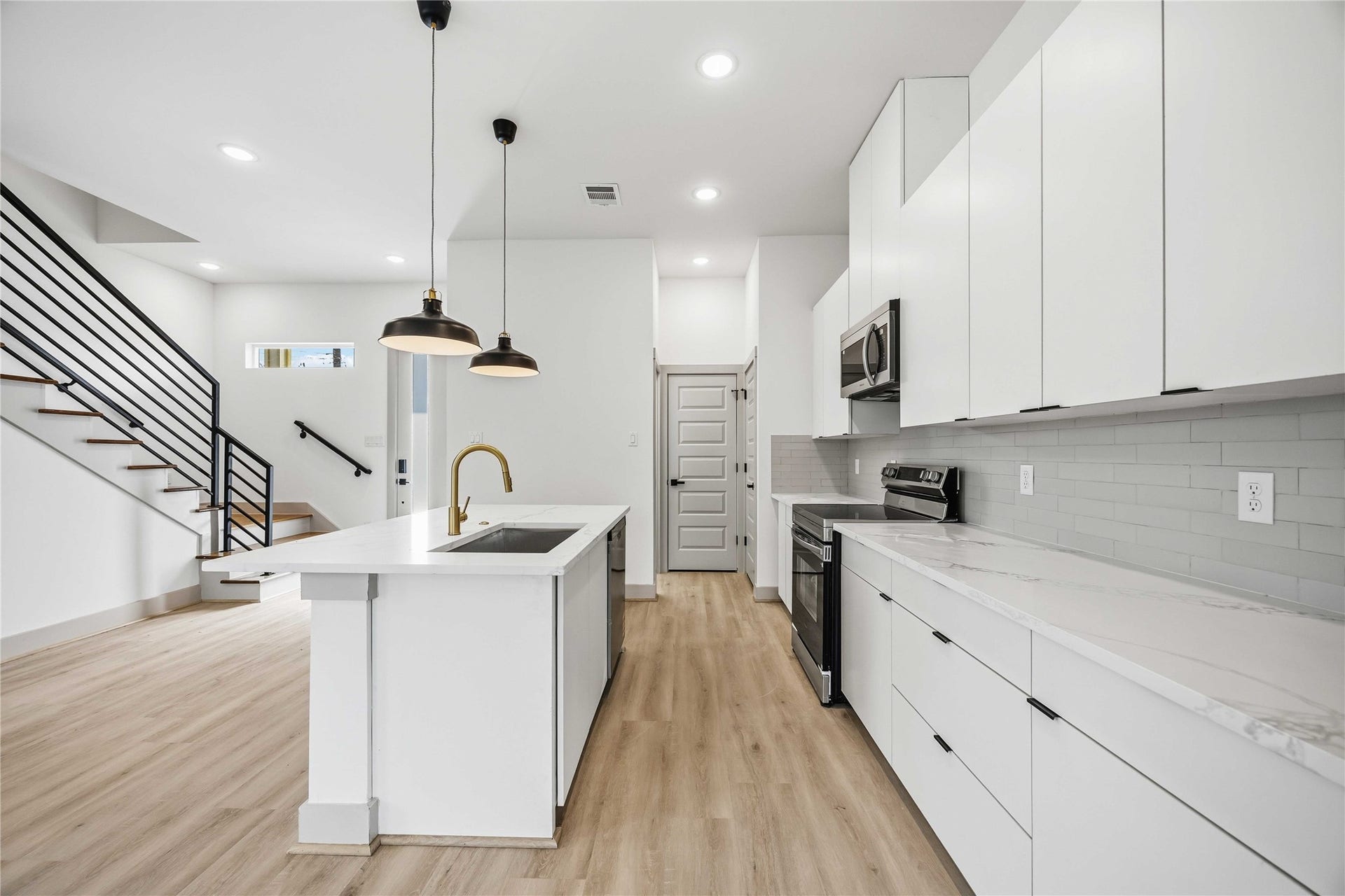 7555 Calhoun Street, #B, Houston, TX 77033 7555 Calhoun Street, #B, Houston, TX 77033