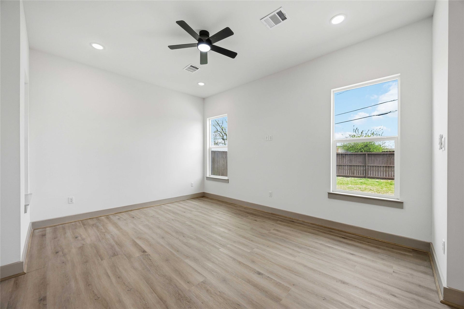 7555 Calhoun Street, #B, Houston, TX 77033 7555 Calhoun Street, #B, Houston, TX 77033