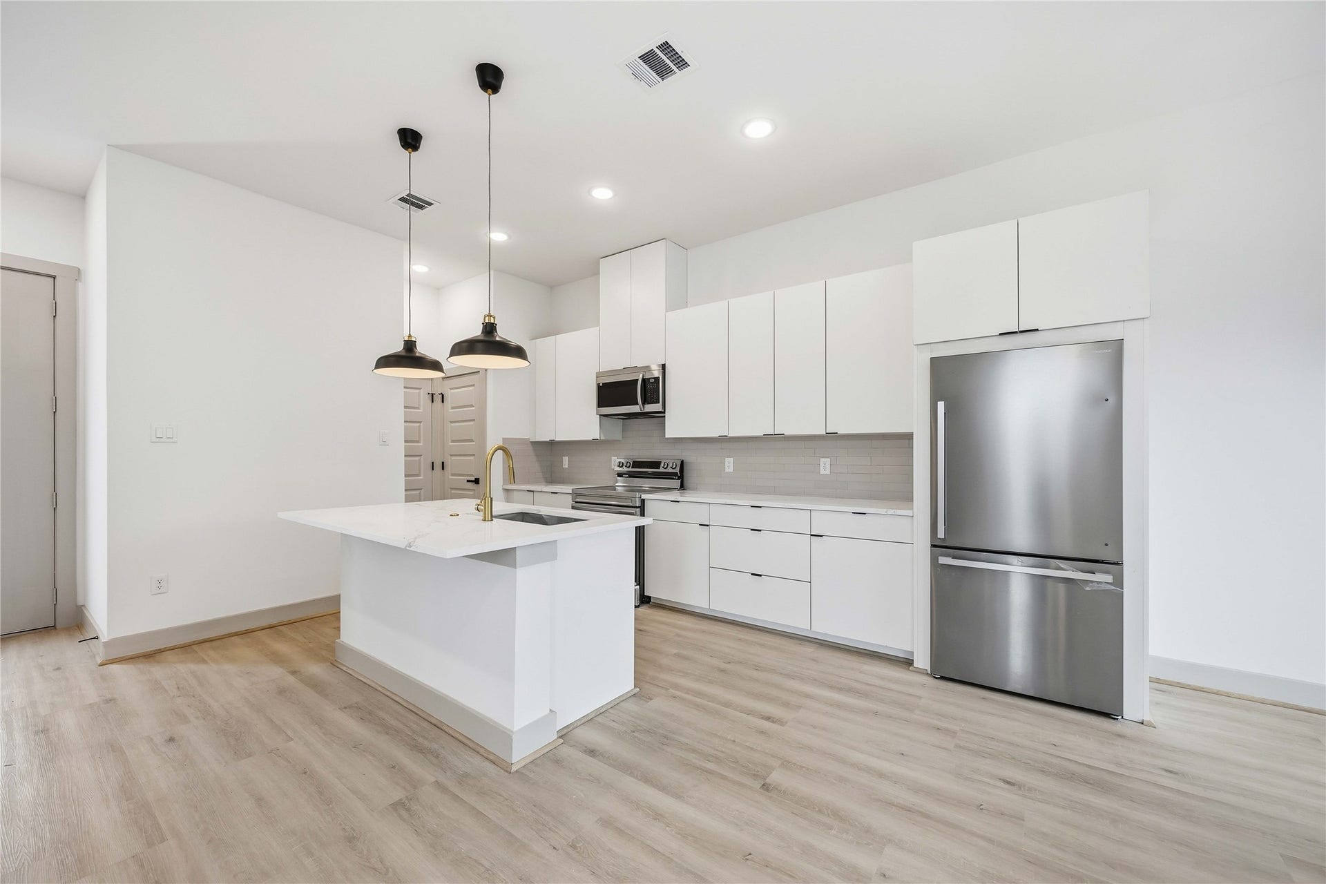 7555 Calhoun Street, #B, Houston, TX 77033 7555 Calhoun Street, #B, Houston, TX 77033