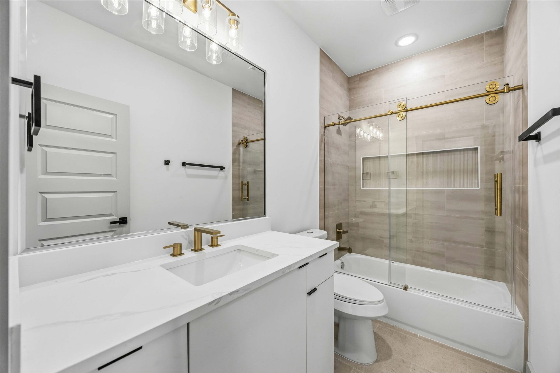 7555 Calhoun Street, #B, Houston, TX 77033 7555 Calhoun Street, #B, Houston, TX 77033