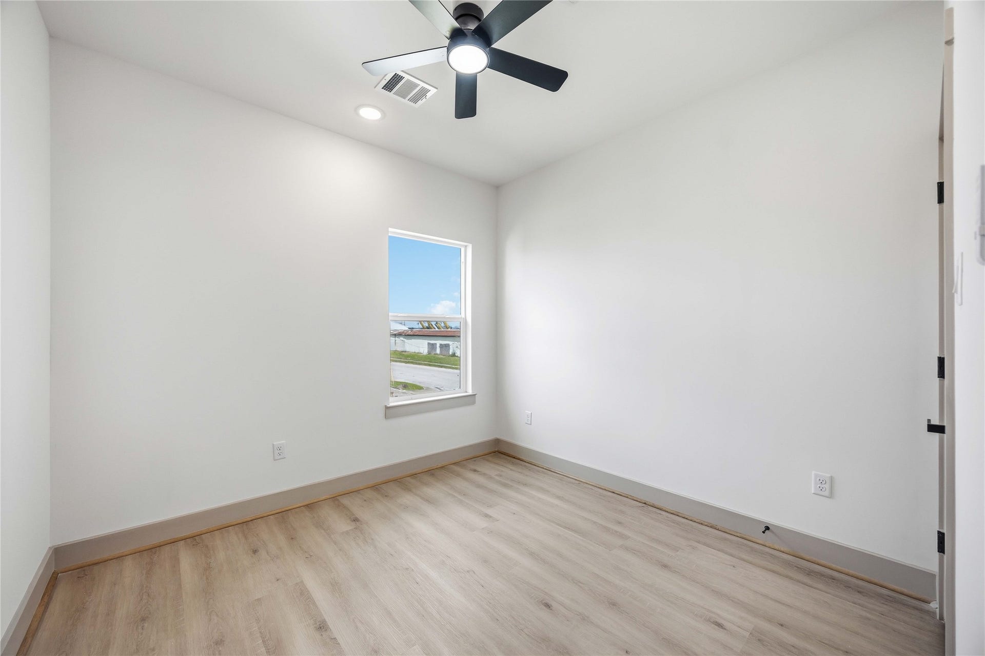7555 Calhoun Street, #B, Houston, TX 77033 7555 Calhoun Street, #B, Houston, TX 77033