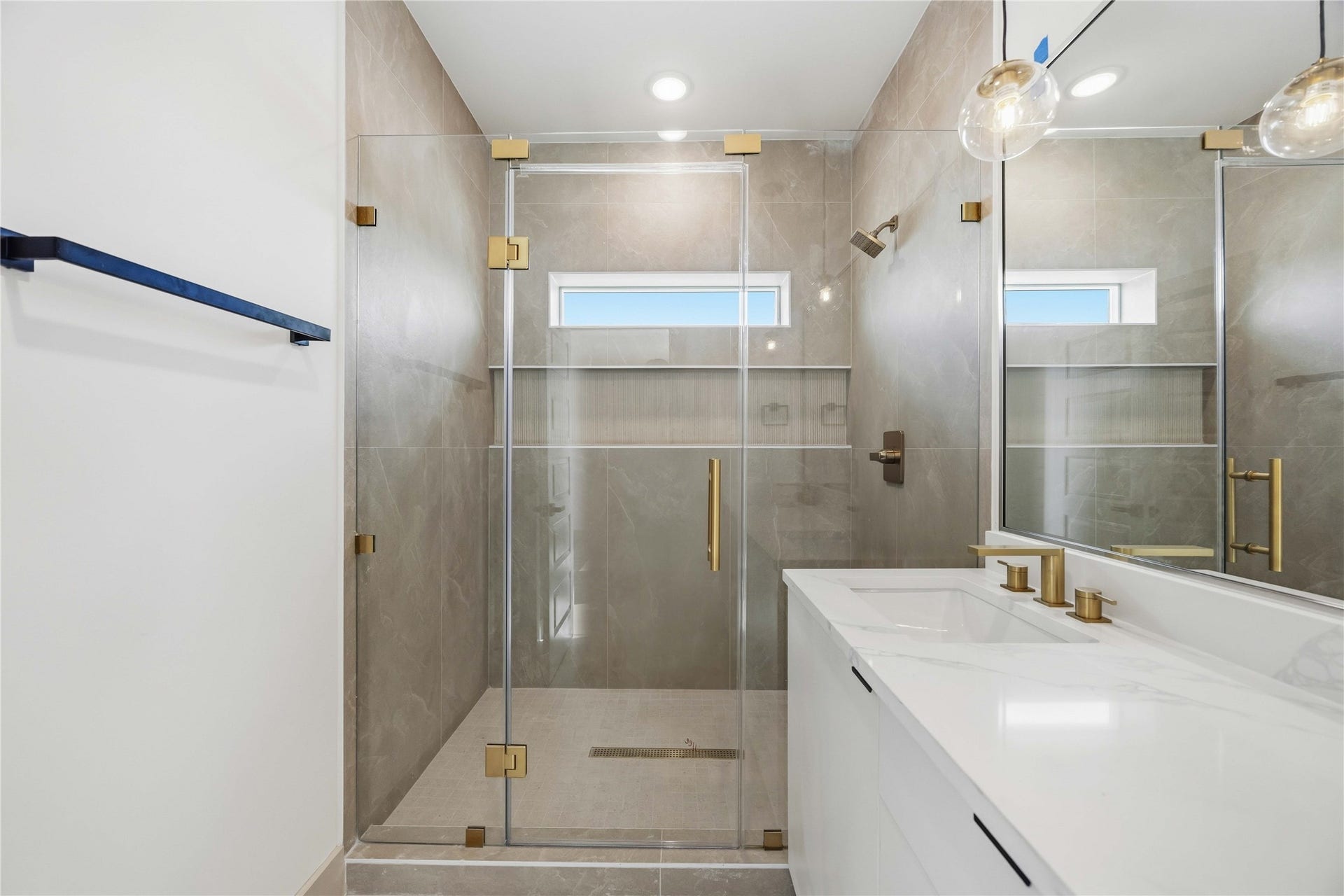 7555 Calhoun Street, #B, Houston, TX 77033 7555 Calhoun Street, #B, Houston, TX 77033