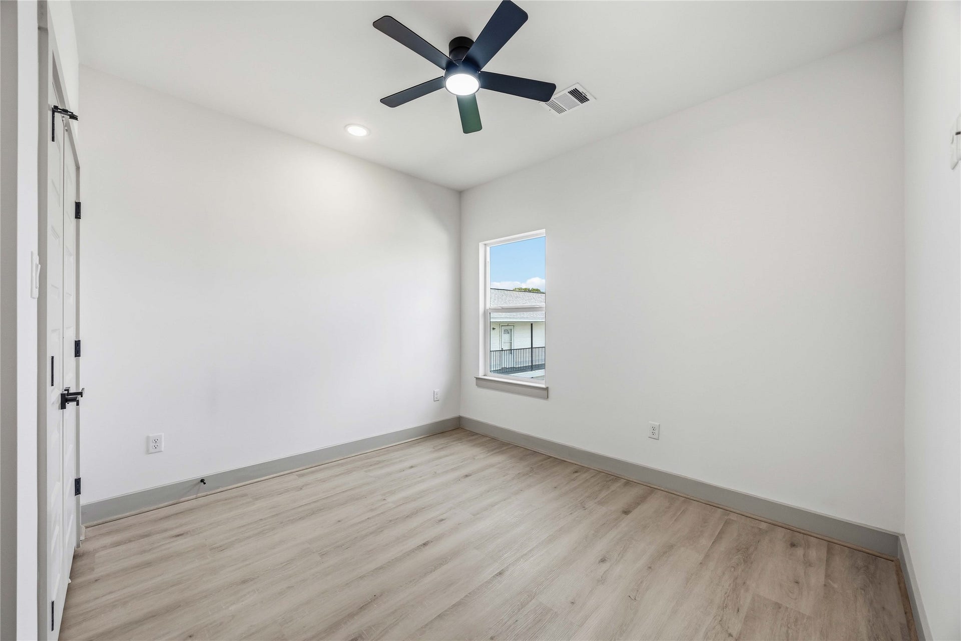 7555 Calhoun Street, #B, Houston, TX 77033 7555 Calhoun Street, #B, Houston, TX 77033