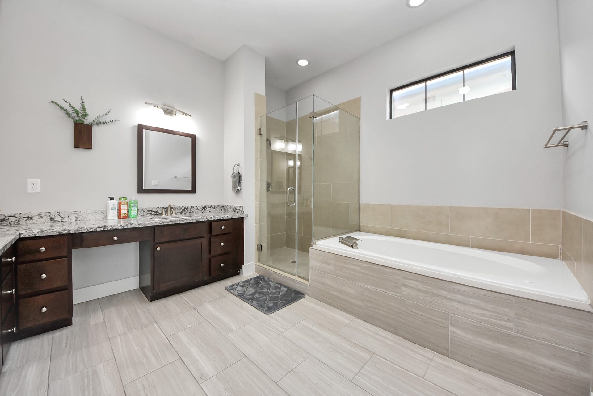 1706 Spring Street, Houston, TX 77007 Additional primary bath view showcasing generous counter space and abundant storage.