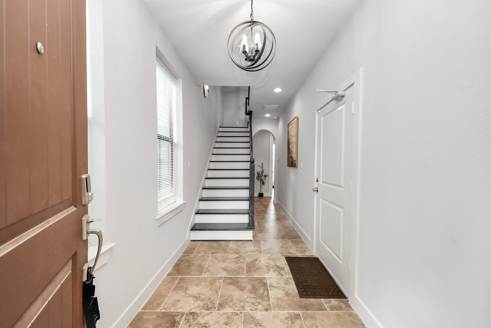 1706 Spring Street, Houston, TX 77007 Bright, welcoming entry with tile flooring, modern lighting, and direct access to the upper levels.