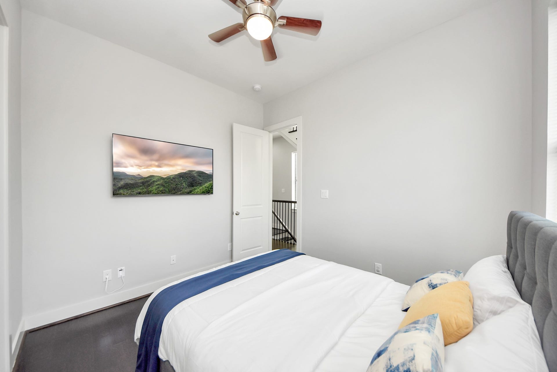 1706 Spring Street, Houston, TX 77007 Alternate view of the secondary bedroom with a clean layout and easy access to the hallway.