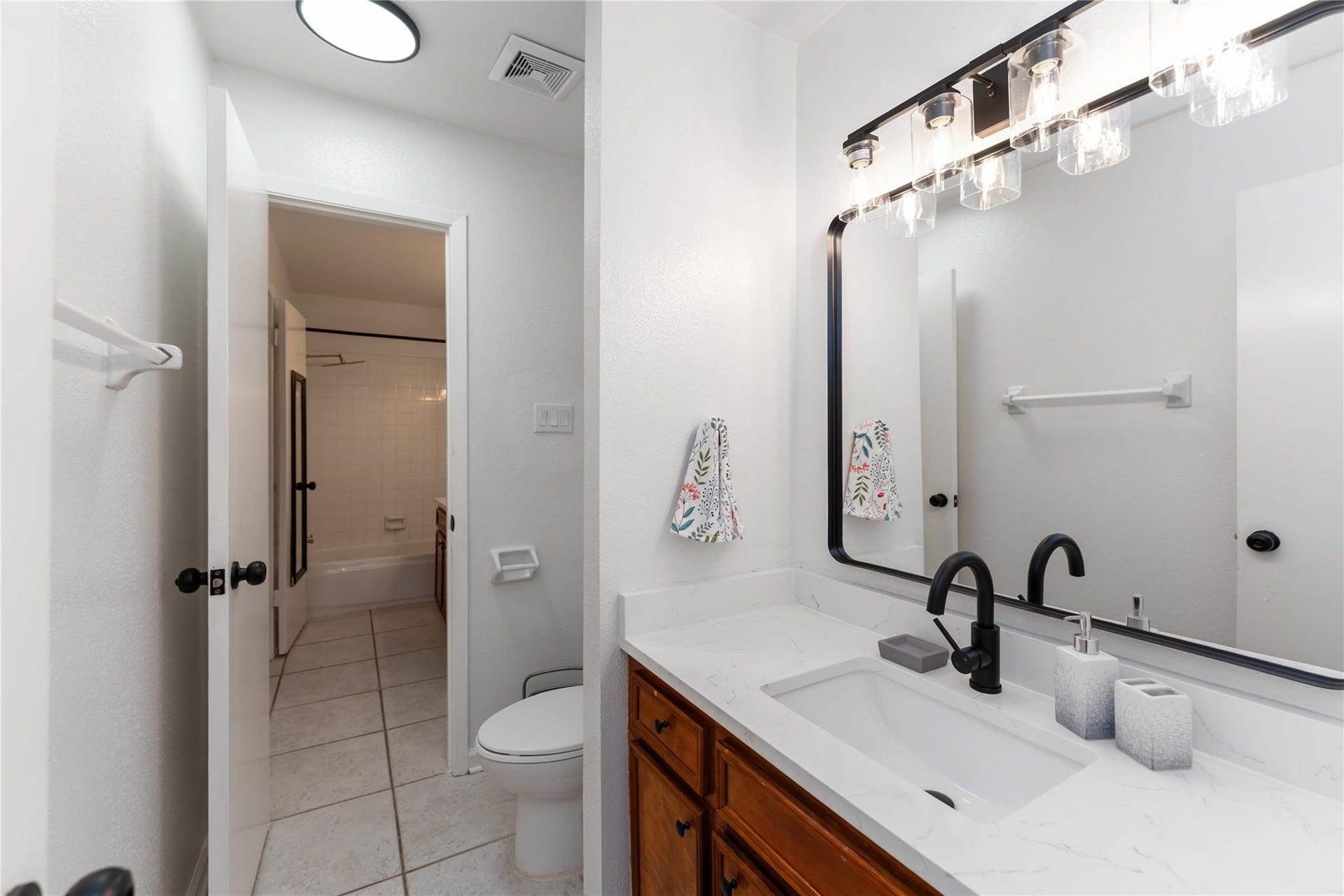 13911 Hollowgreen Drive, Houston, TX 77082 13911 Hollowgreen Drive, Houston, TX 77082