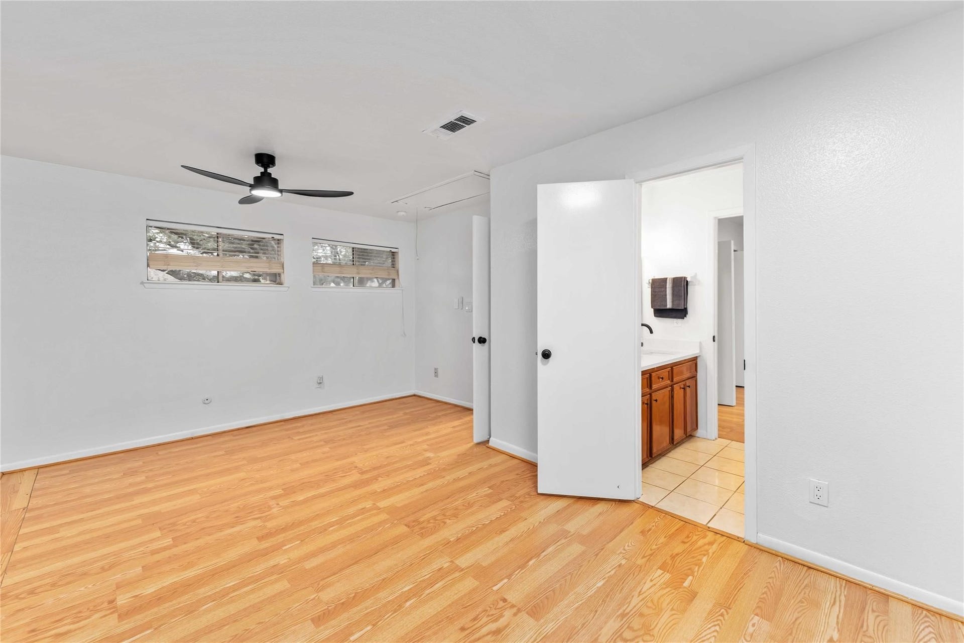 13911 Hollowgreen Drive, Houston, TX 77082 13911 Hollowgreen Drive, Houston, TX 77082
