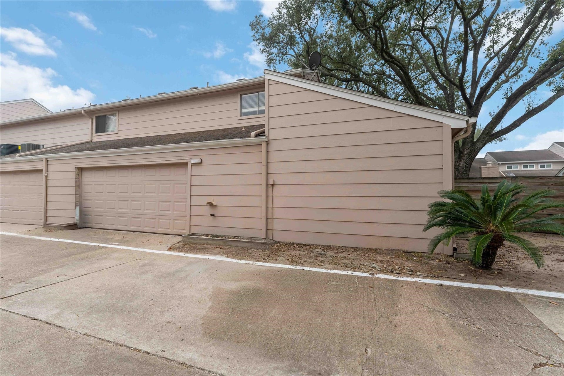 13911 Hollowgreen Drive, Houston, TX 77082 13911 Hollowgreen Drive, Houston, TX 77082