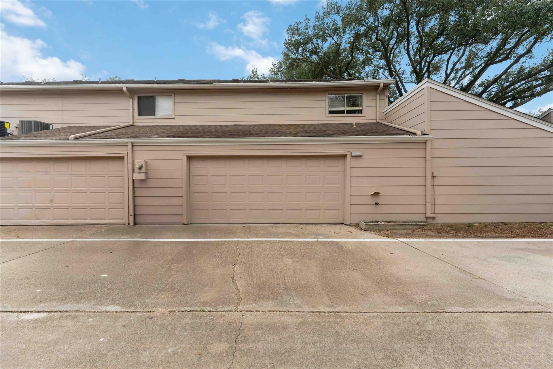 13911 Hollowgreen Drive, Houston, TX 77082 13911 Hollowgreen Drive, Houston, TX 77082
