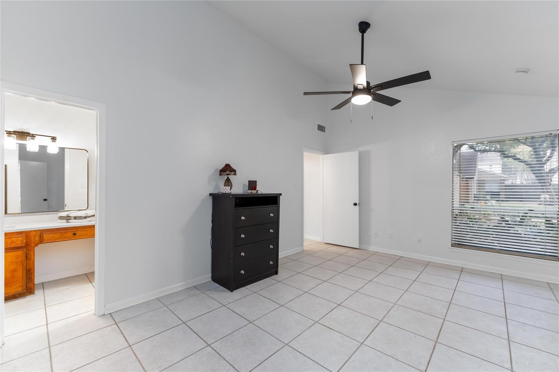 13911 Hollowgreen Drive, Houston, TX 77082 13911 Hollowgreen Drive, Houston, TX 77082