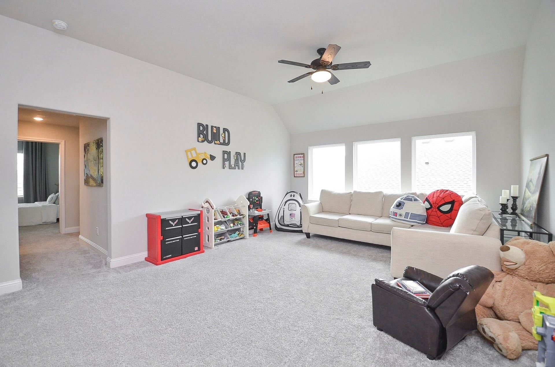Head upstairs to your expansive 29' x 14' game room, offering exceptional versatility for entertainment and relaxation. Whether it's a cozy movie lounge, a place for family game nights, or a dedicated space for your favorite hobbies, you have plenty of room to make it your own.
