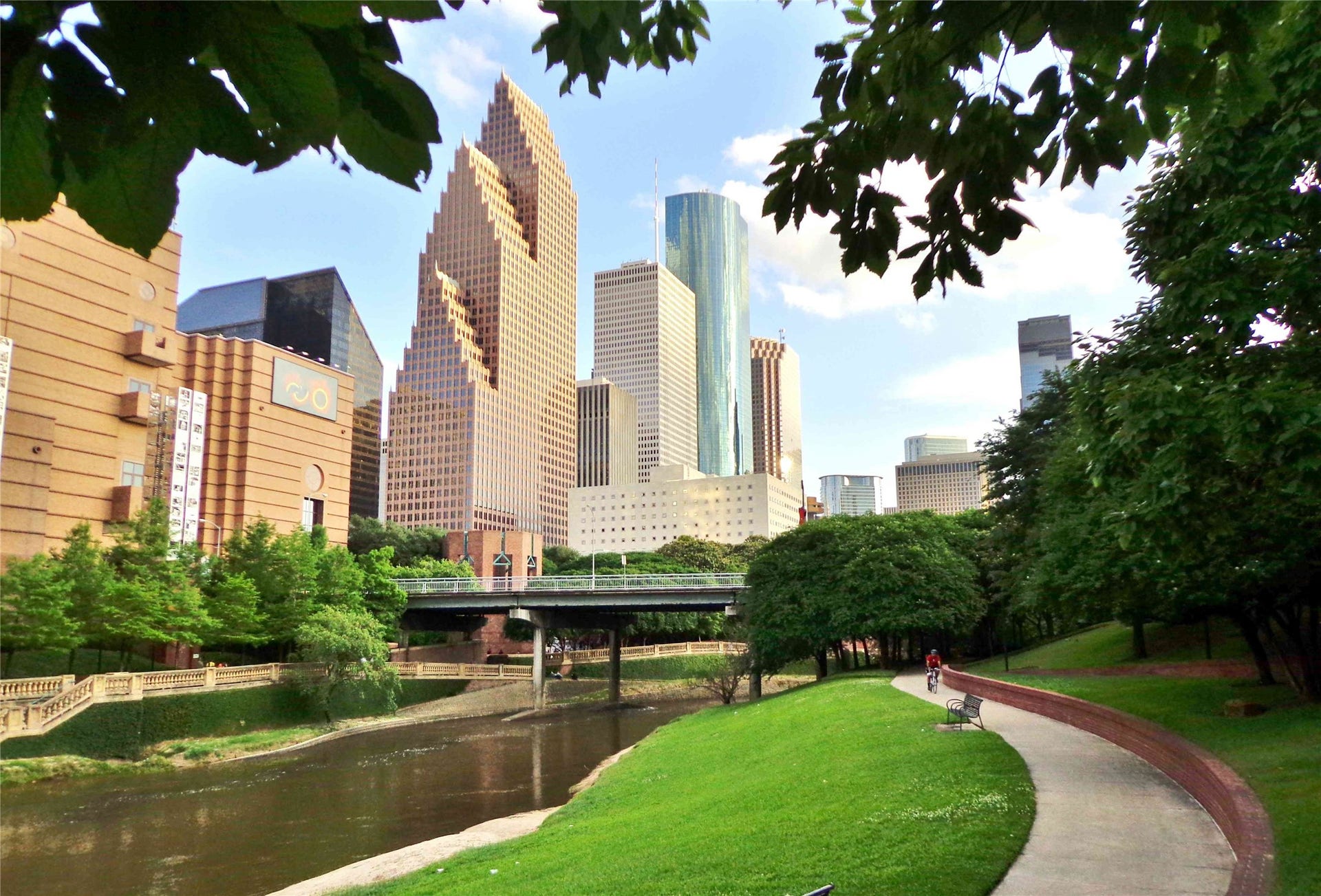 Less than 19 miles and a 23 minute commute to Downtown. Super easy access to 288 AND the new HOV makes the commute a BREEZE.
