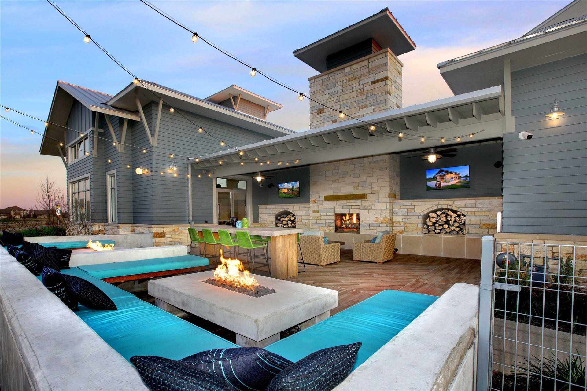 Experience Pomonas award-winning lifestyle program, bringing neighbors together through engaging events, activities, and memorable community experiences!
