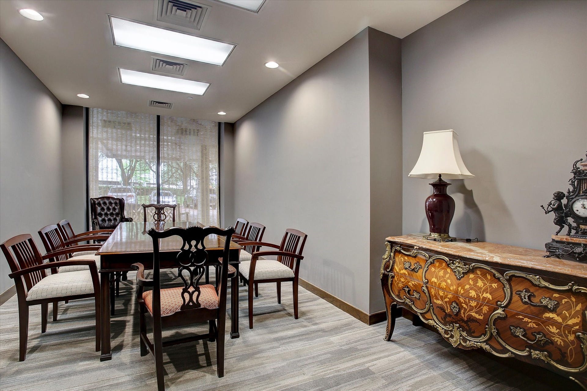 14 Greenway Plaza, #9R, Houston, TX 77046 The buildings conference room provides a separate space for resident meetings, featuring a long table, ample seating and natural light at the far end of the room.