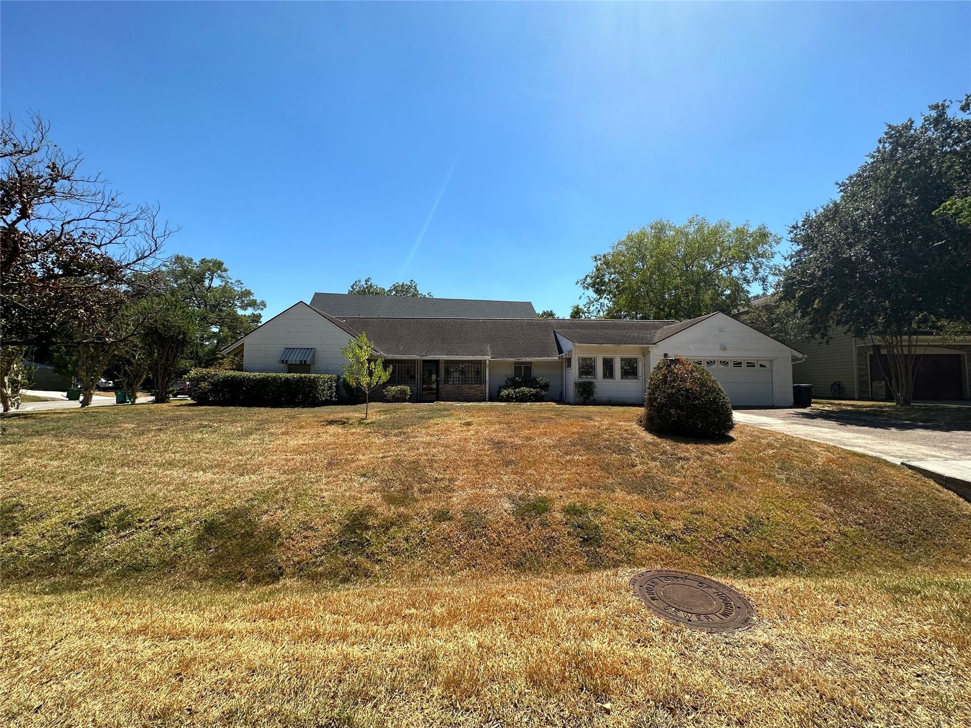 This yard offers plenty of space to roam!