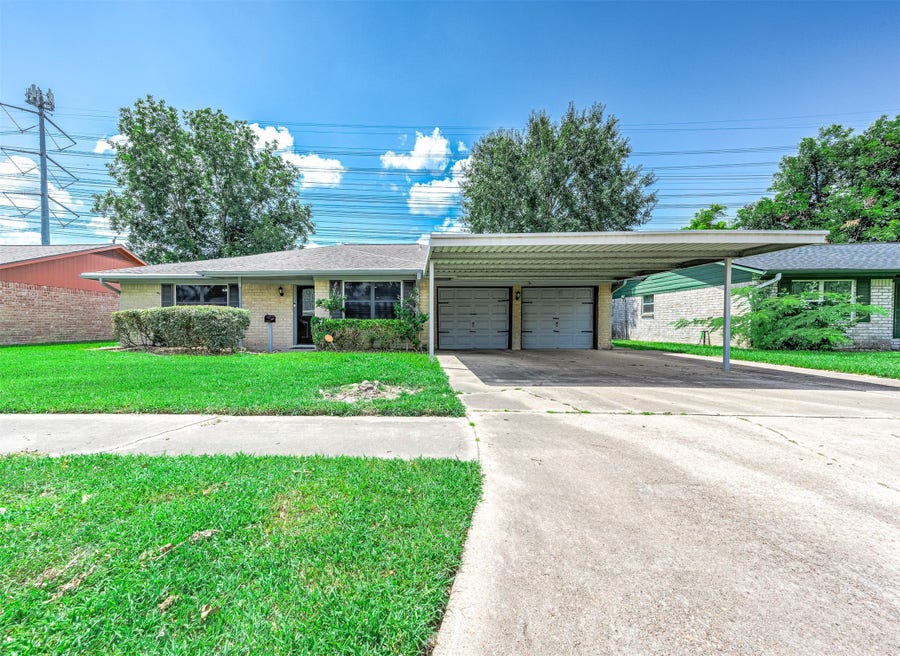 Property photo for 902 S Kaufman Drive, Deer Park, TX