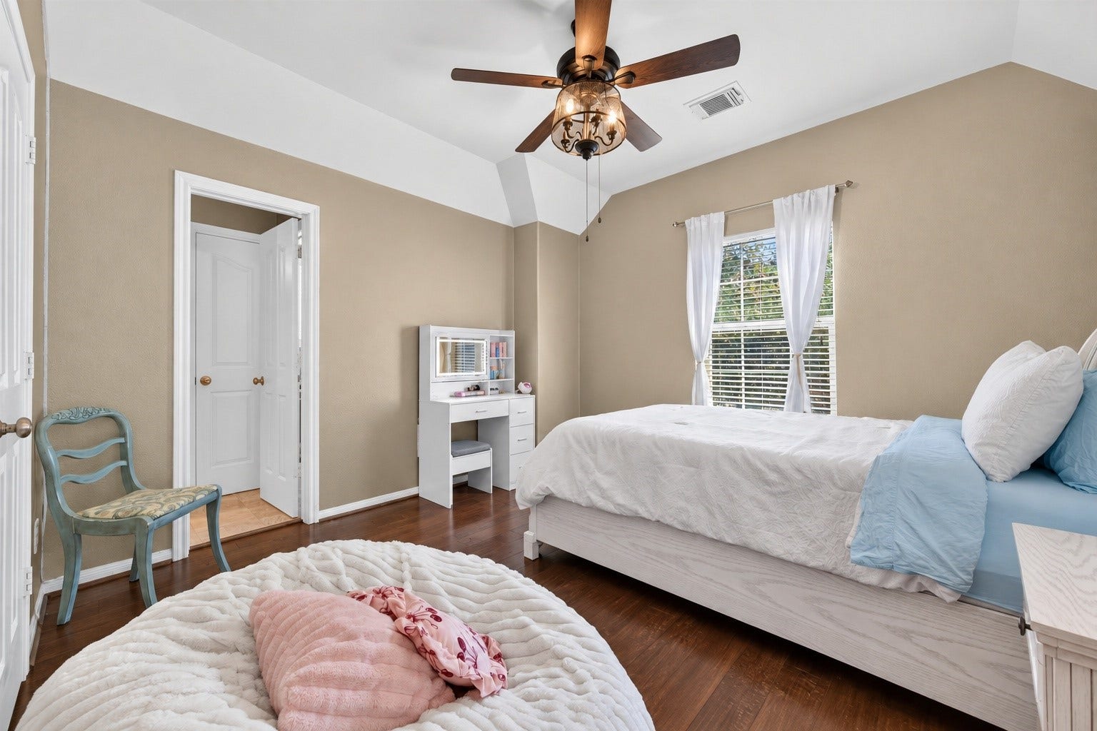 13611 Cottage Arbor Court, Sugar Land, TX 77498 Another view of Bedroom 3 showcasing its generous proportions, abundant natural light, and versatile layout with plenty of room for additional furnishings.
