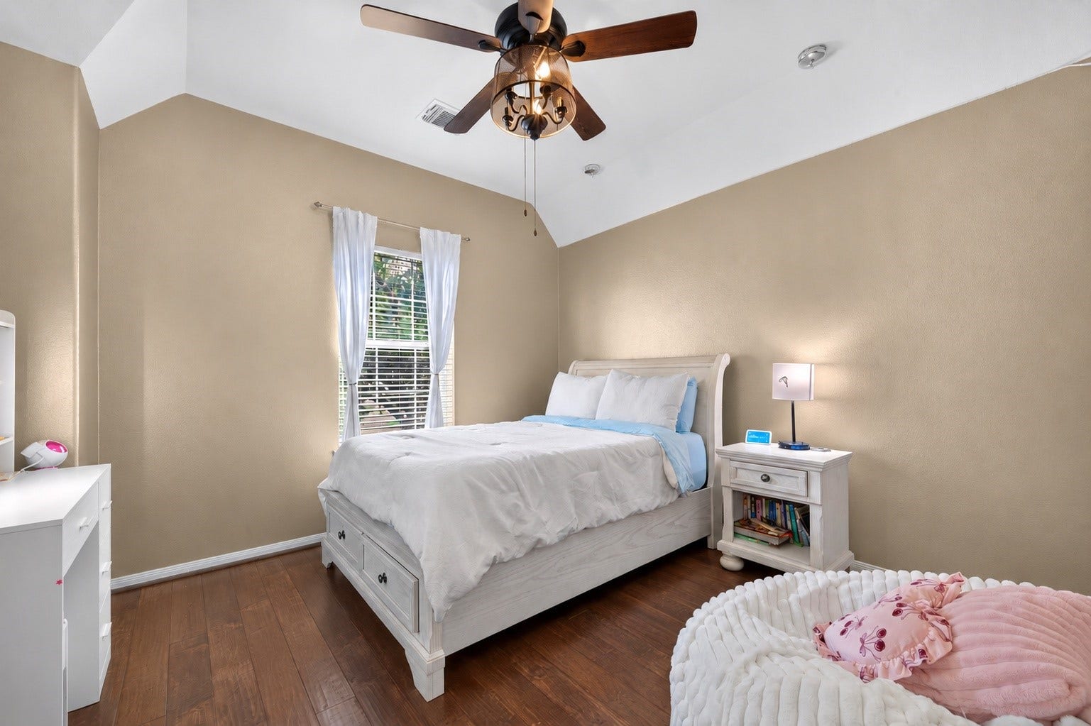 13611 Cottage Arbor Court, Sugar Land, TX 77498 Third secondary bedroom featuring a vaulted ceiling, warm wood flooring, ceiling fan, and abundant natural light.