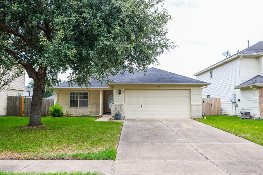 Property photo for 1006 Harrisburg Court, Rosenberg, TX
