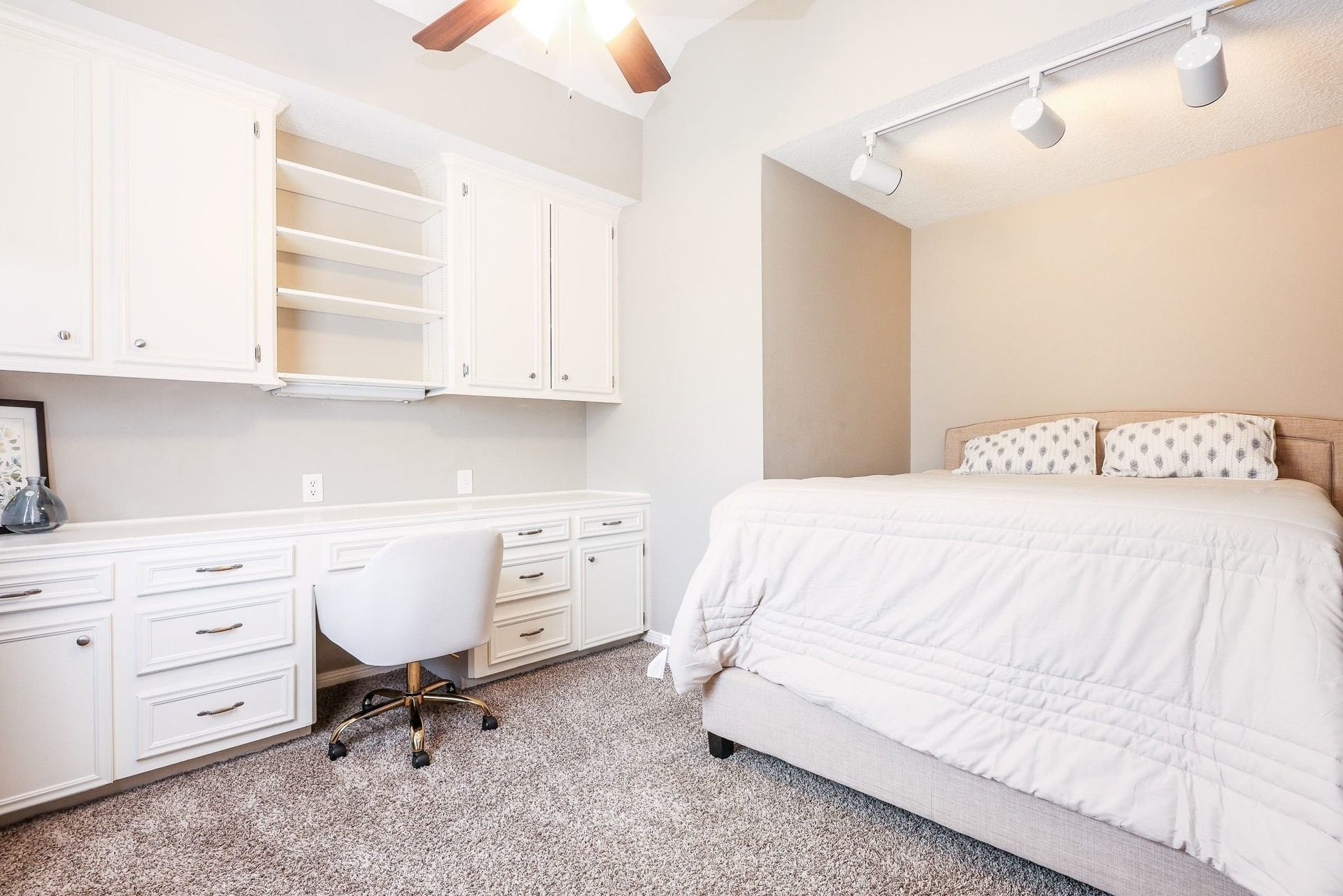 118 Mill Trail Drive, Sugar Land, TX 77498 Bedroom two with built-in, perfect to use as office!