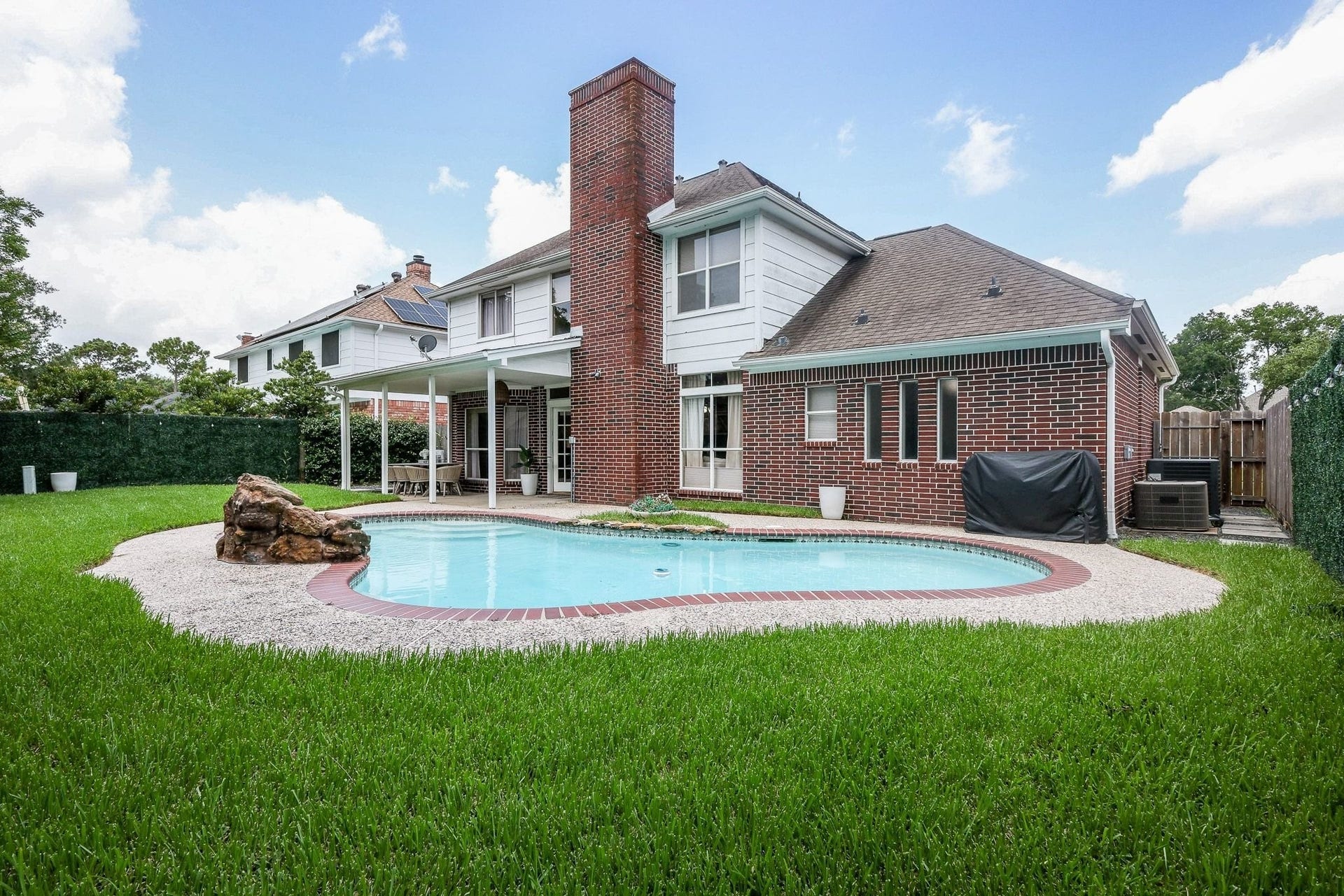 118 Mill Trail Drive, Sugar Land, TX 77498 Imagine your weekends in this backyard!