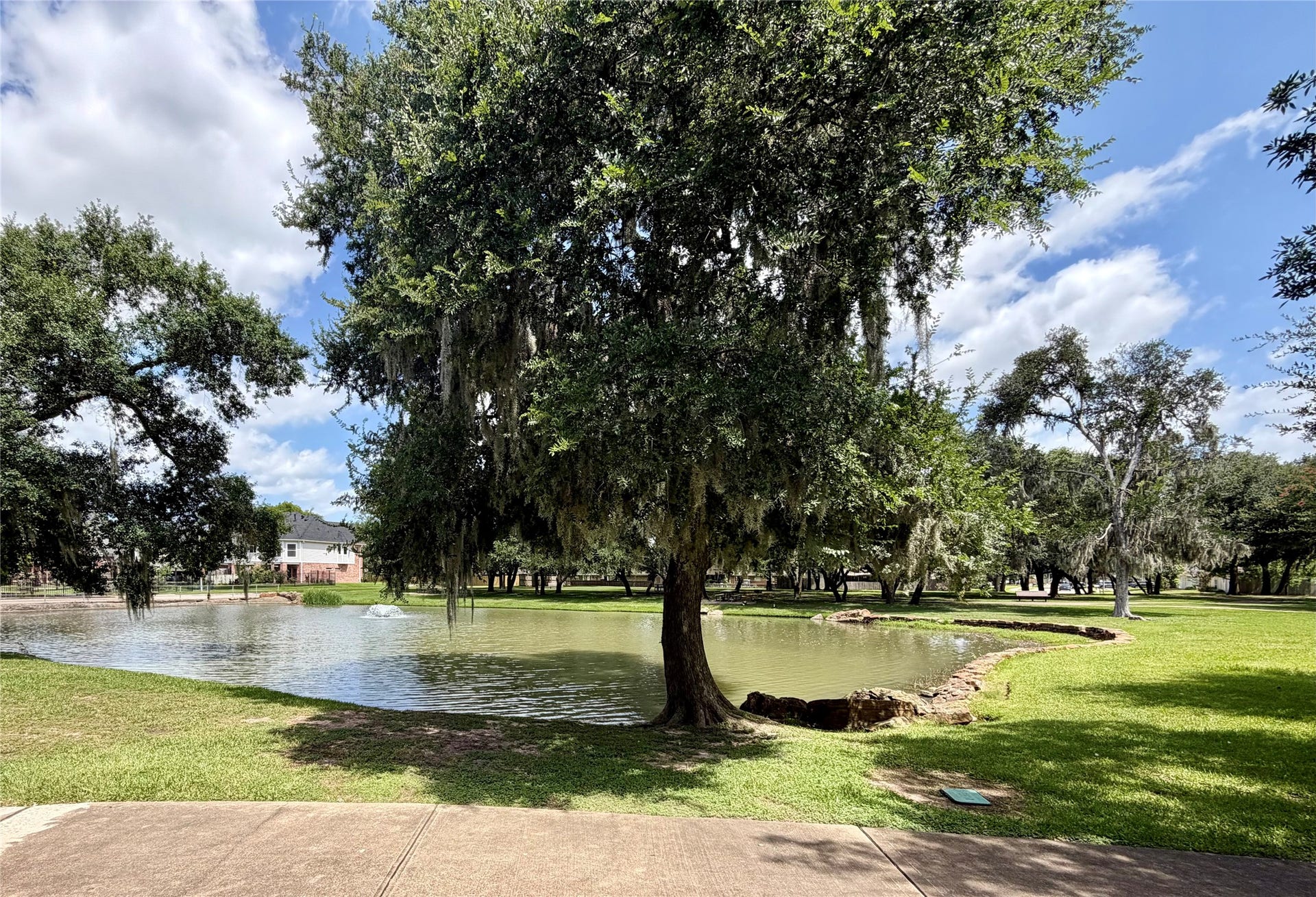 118 Mill Trail Drive, Sugar Land, TX 77498 Tranquil neighborhood pond!