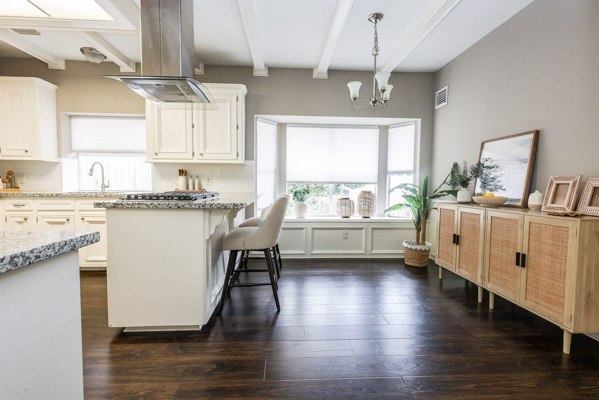 118 Mill Trail Drive, Sugar Land, TX 77498 Kitchen opens to breakfast nook.