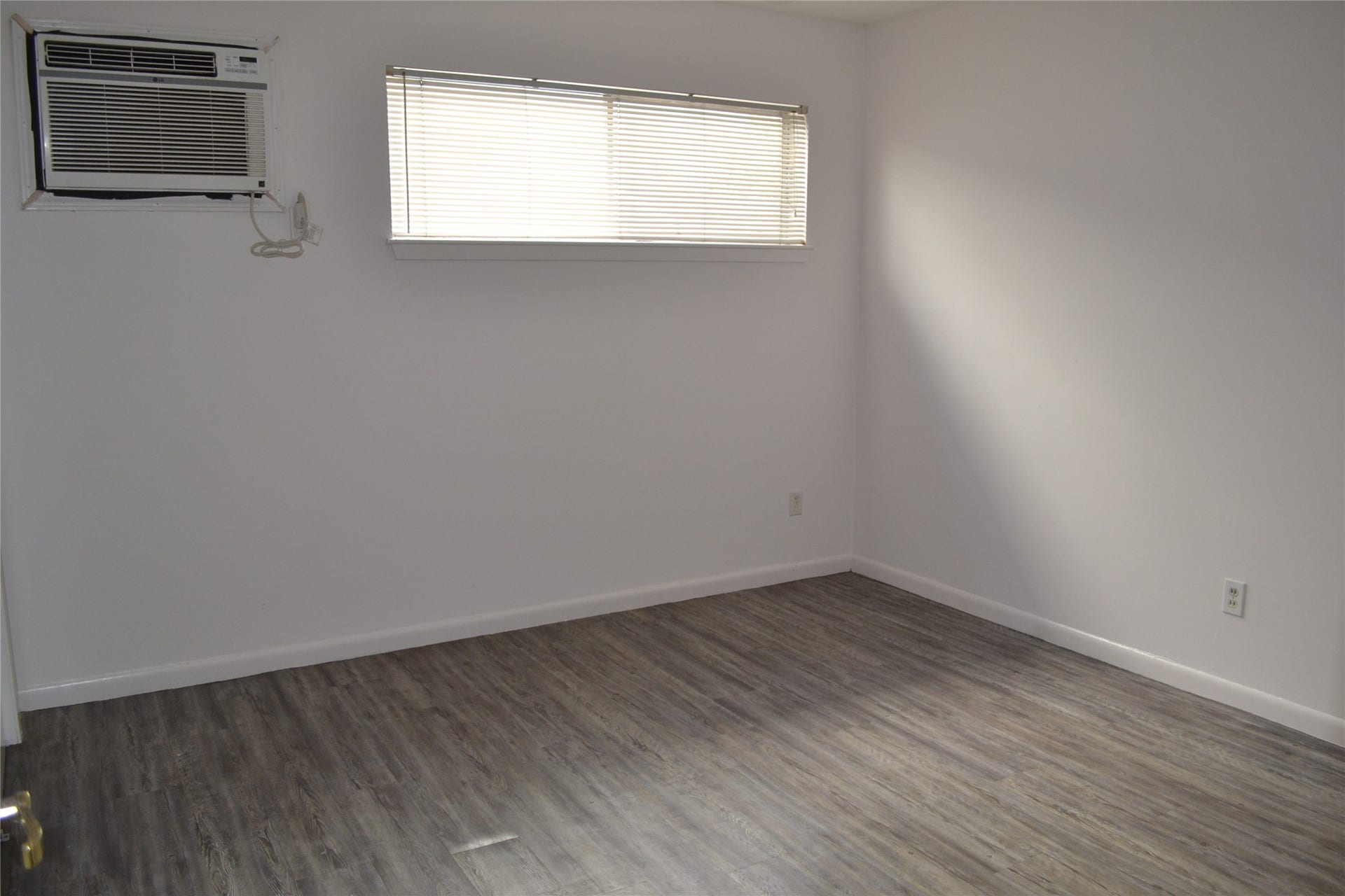 1521 Rutland Street, #4, Houston, TX 77008 1521 Rutland Street, #4, Houston, TX 77008