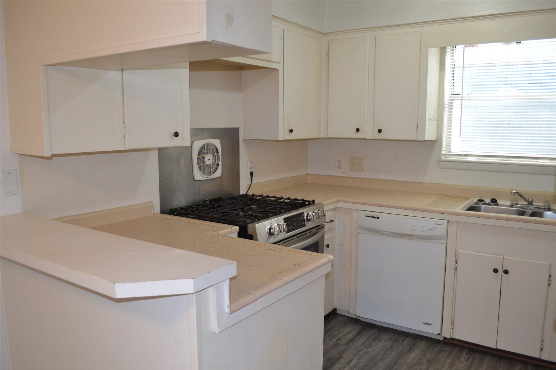 1521 Rutland Street, #4, Houston, TX 77008 1521 Rutland Street, #4, Houston, TX 77008