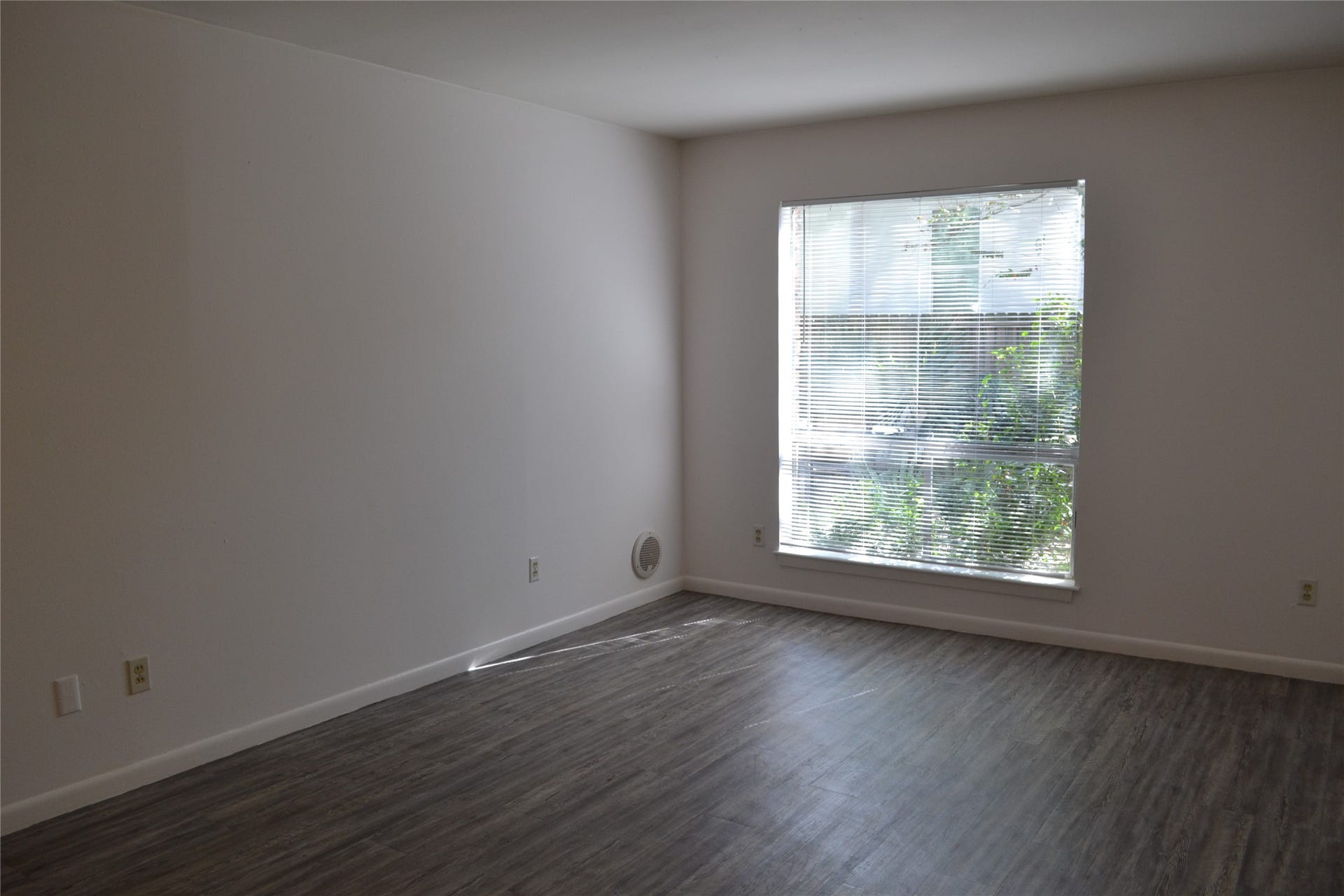 1521 Rutland Street, #4, Houston, TX 77008 1521 Rutland Street, #4, Houston, TX 77008