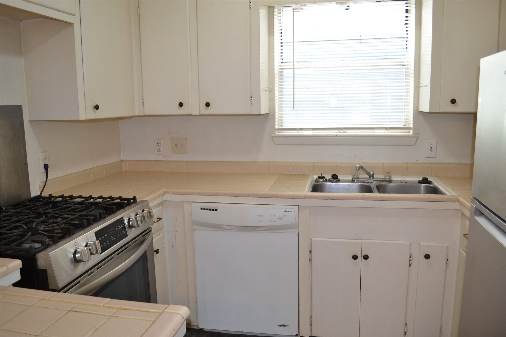 1521 Rutland Street, #4, Houston, TX 77008 1521 Rutland Street, #4, Houston, TX 77008