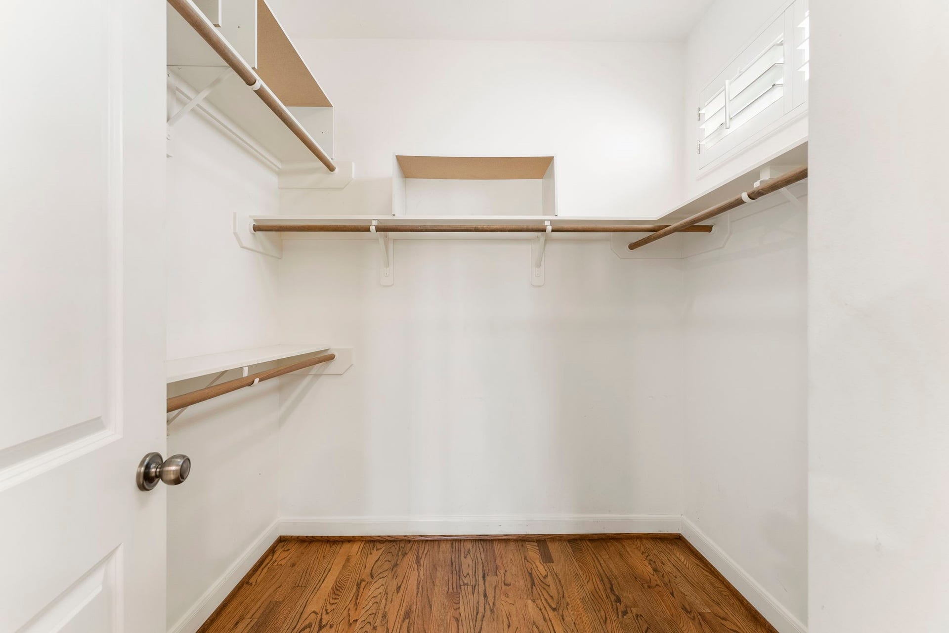 24 Riva Row, Spring, TX 77380 Plenty of room for your wardrobe in this spacious primary walk-in, complete with its own shuttered window.