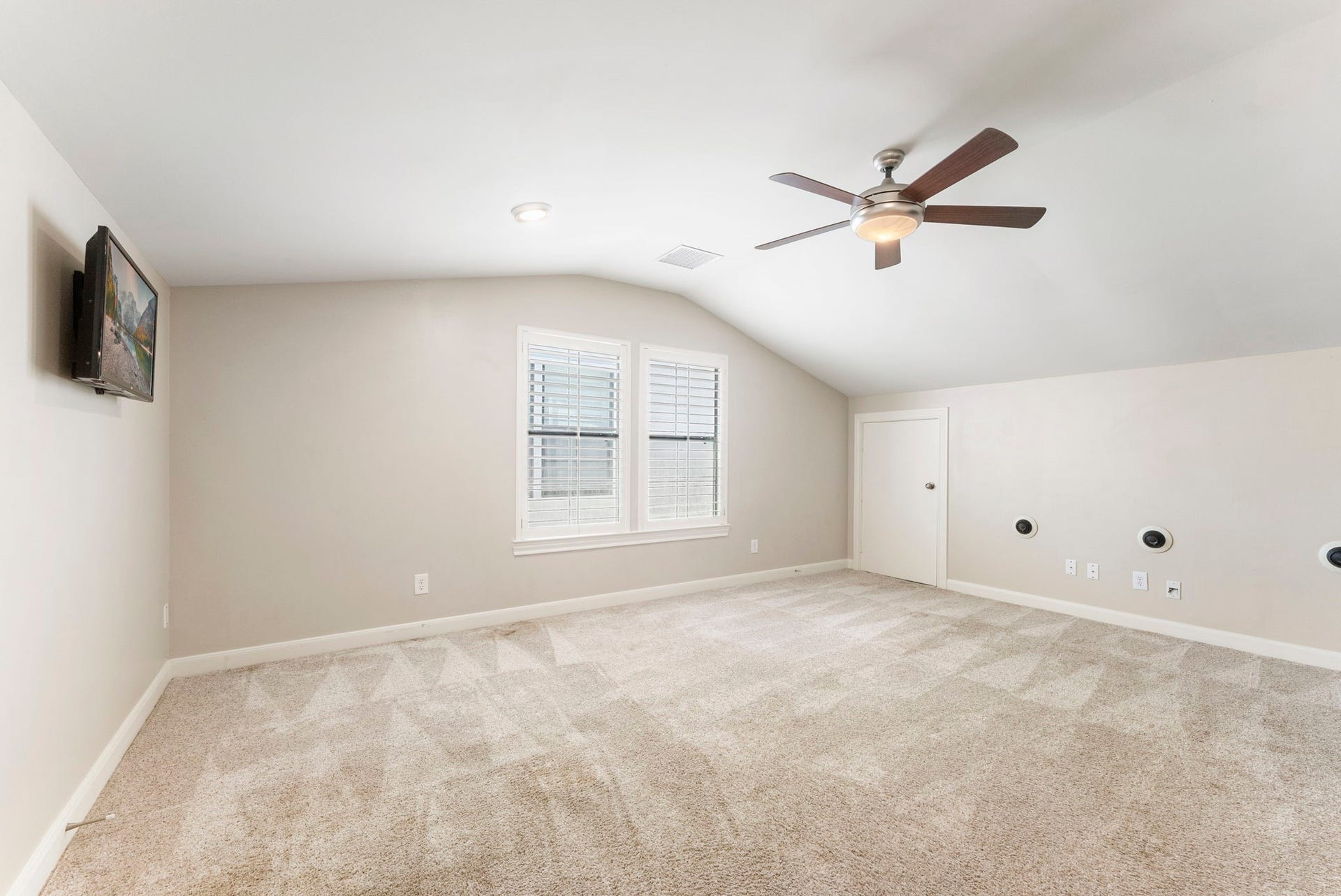 24 Riva Row, Spring, TX 77380 Tucked away on the third floor, this spacious fourth bedroom is perfect for guests, teens, or a home office.